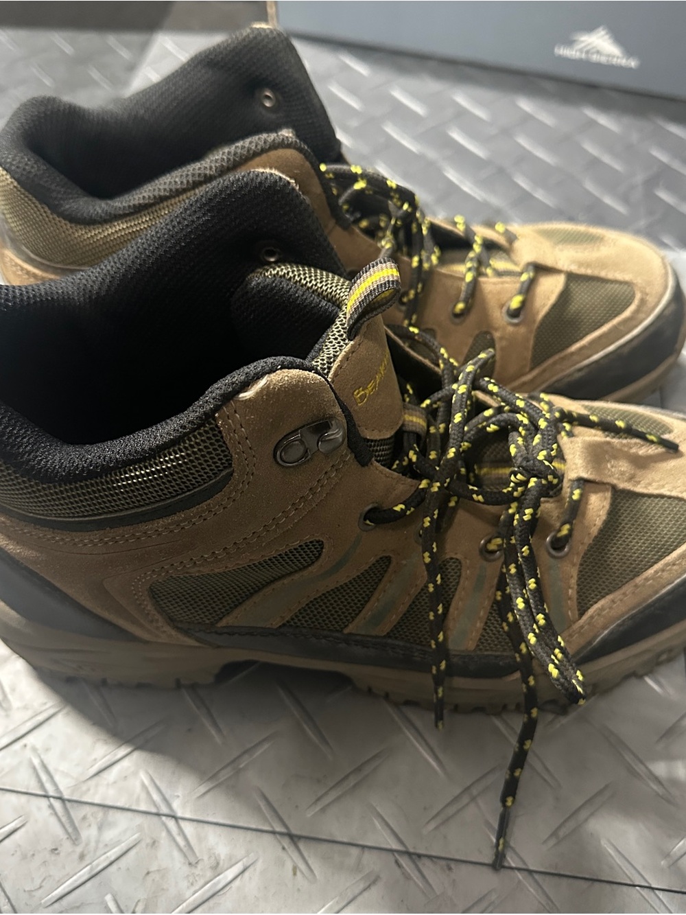 Youth size 7 Hiking boots BearPaw Wildwood Jr. Brown - used once - Picture 5 of 7